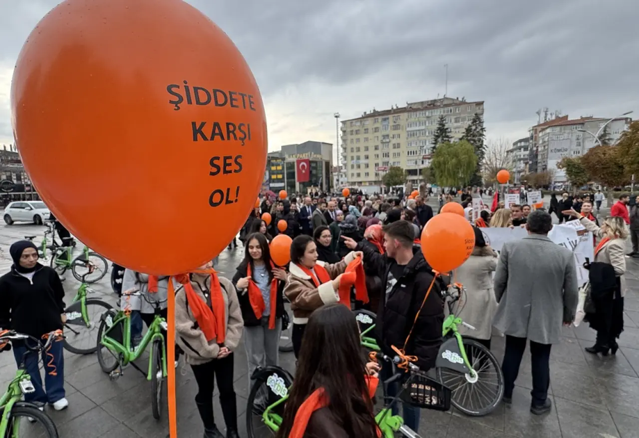 Kadına Yönelik Şiddete Karşı Bisikletli Kortej 1