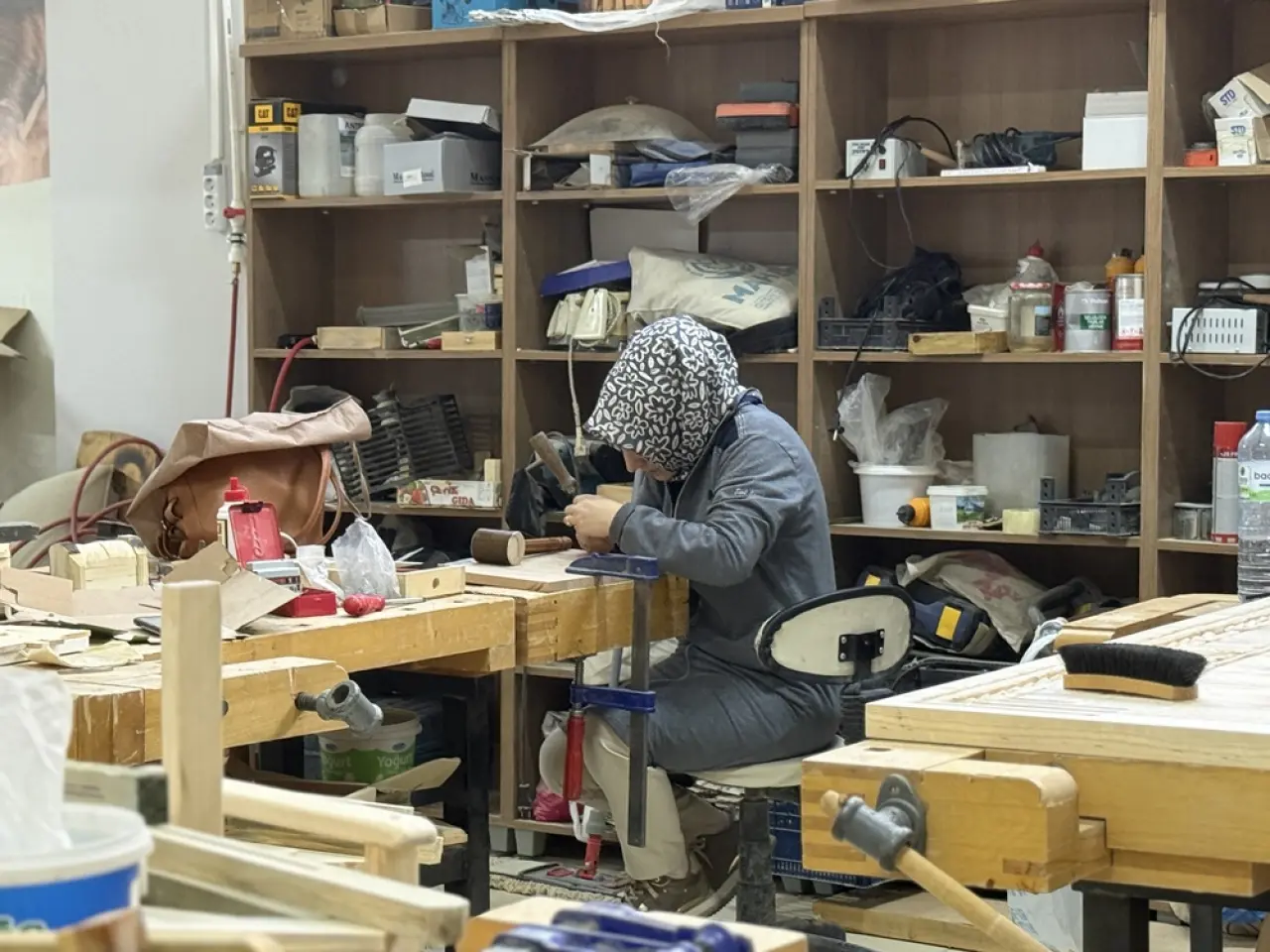 Kadınlar Ahşap Atölyesinde Hem Öğreniyor Hem Üretiyor 3