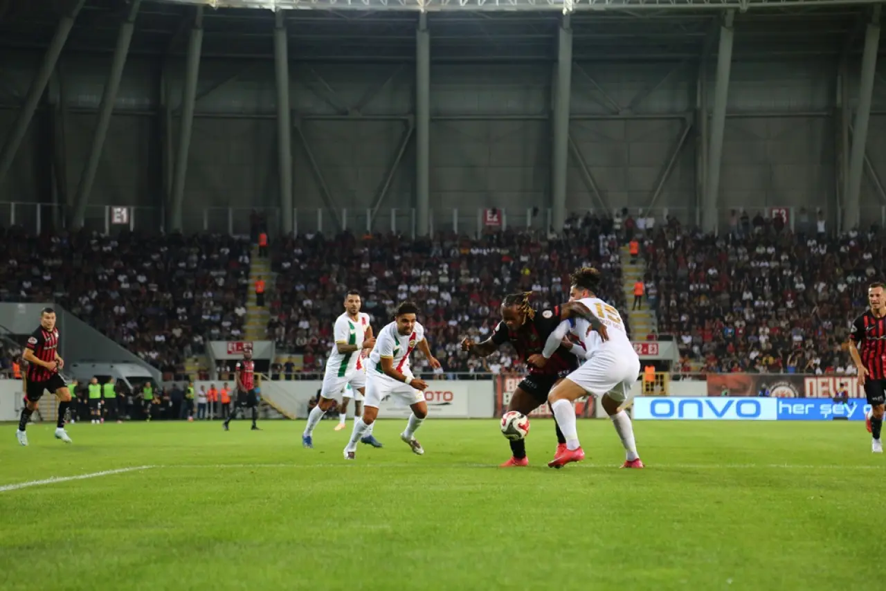 14 maçımızda yalnızca bir kırmızı kart çıktı 2