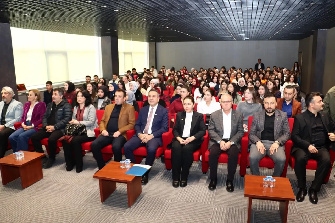 Dere, Üniversite Öğrencileriyle Buluştu 3