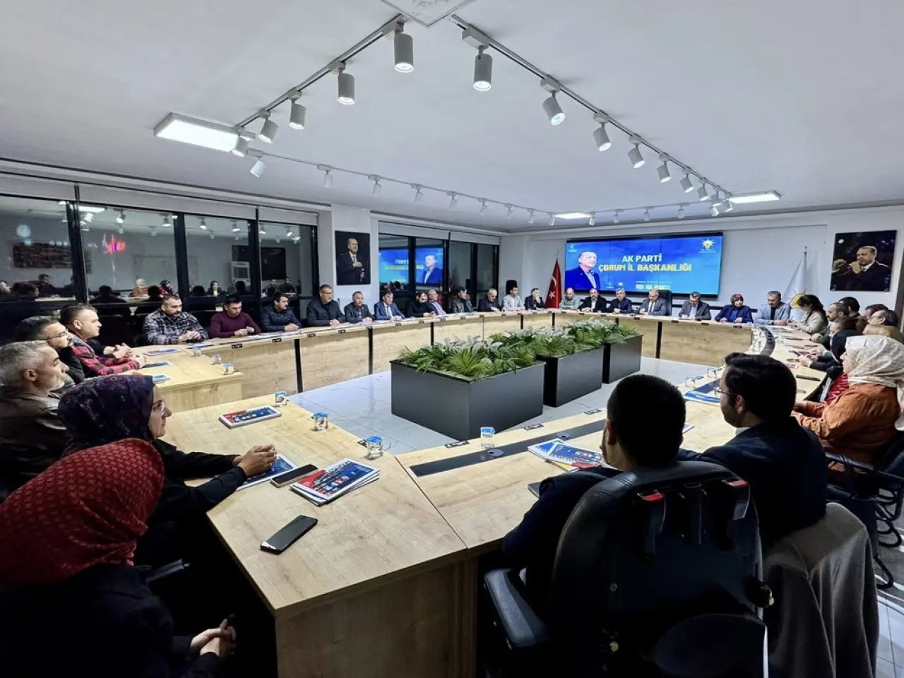 AK Parti’nin Yönetimi Toplandı 5