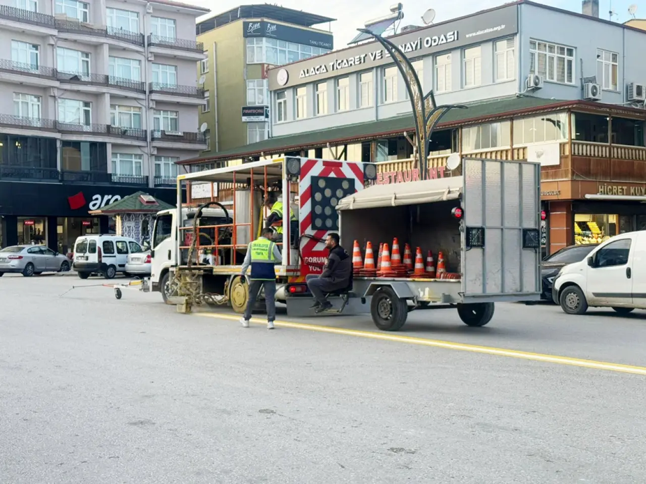 Alaca’da Caddelerin Yol Çizgileri Yenilendi 2