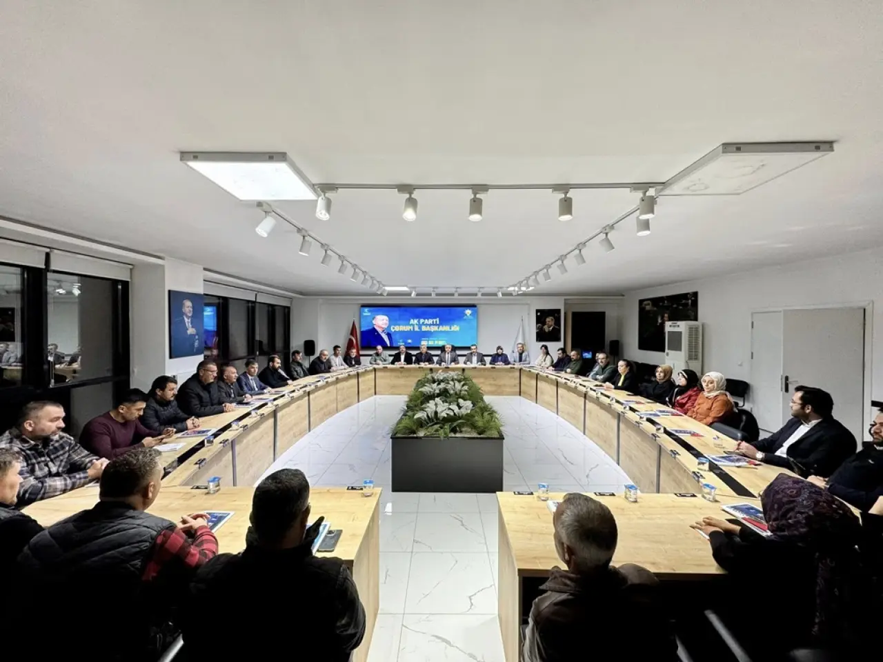 AK Parti’nin Yönetimi Toplandı 1