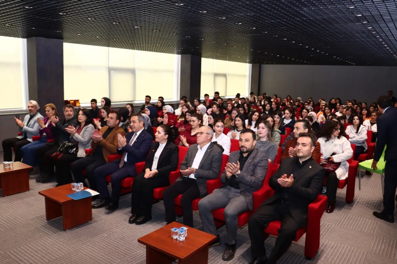 Dere, Üniversite Öğrencileriyle Buluştu 4