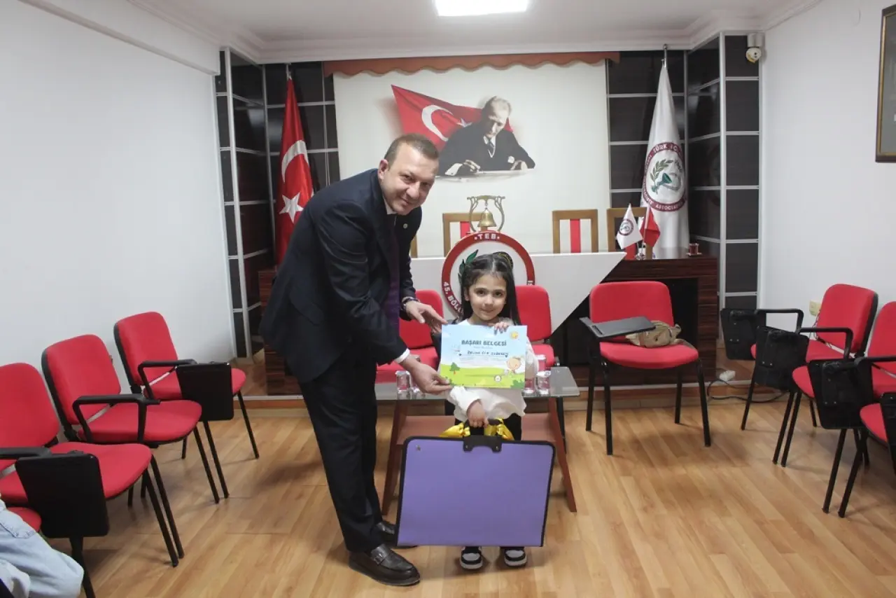 Minik Ressamlar Cumhuriyeti Çizdi 1