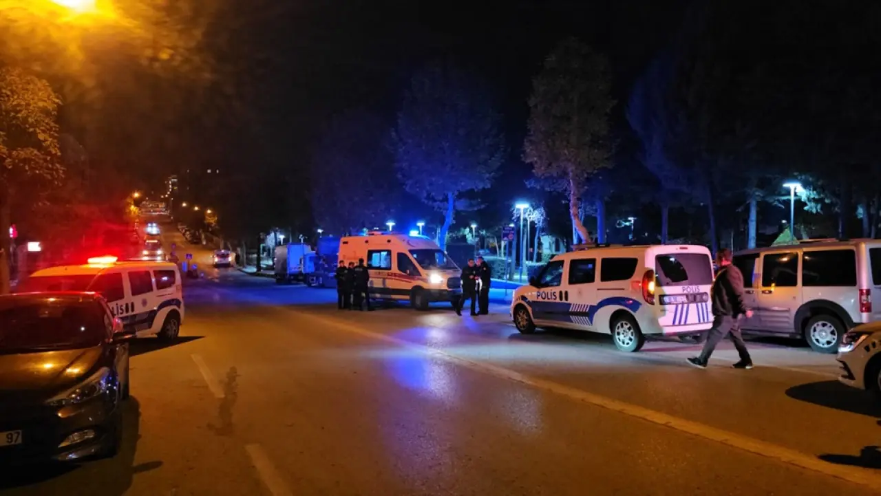 Parkta Tartıştığı Kişiyi Bıçakla Yaraladı 2