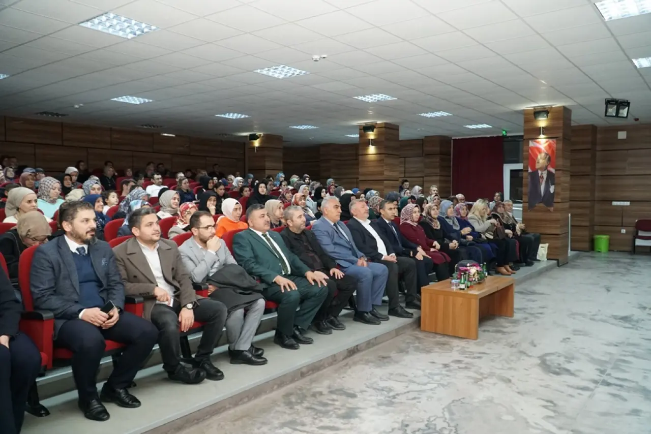 Yazar Alişan Kapaklıkaya Osmancık’ta Seminer Verdi 2