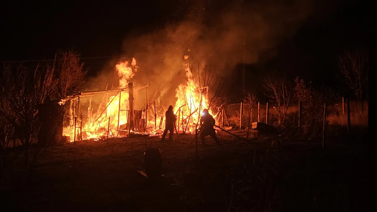 Yangın Çıktı, Bağ Evi Küle Döndü 4