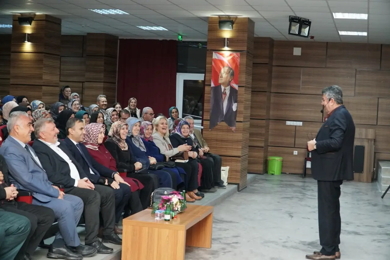 Yazar Alişan Kapaklıkaya Osmancık’ta Seminer Verdi 3