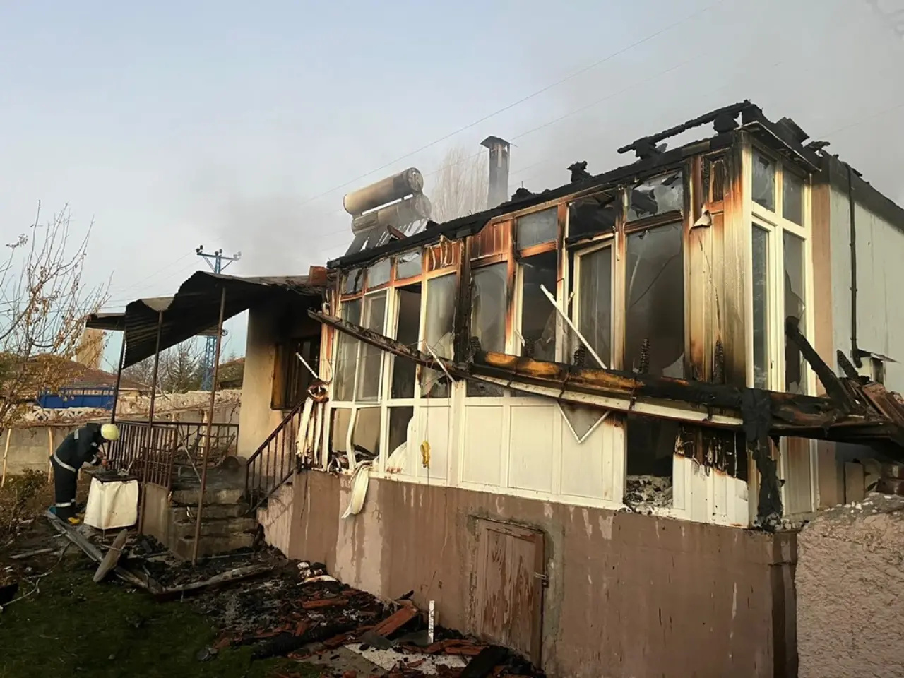 Yangına Teslim Olan Ev Küle Döndü 2
