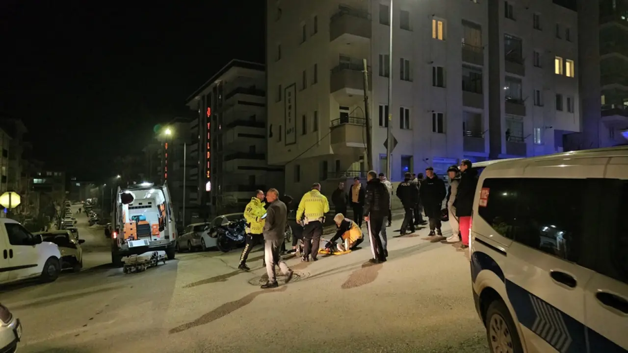 Motosikletle Araç Çarpıştı: 1 Yaralı 2