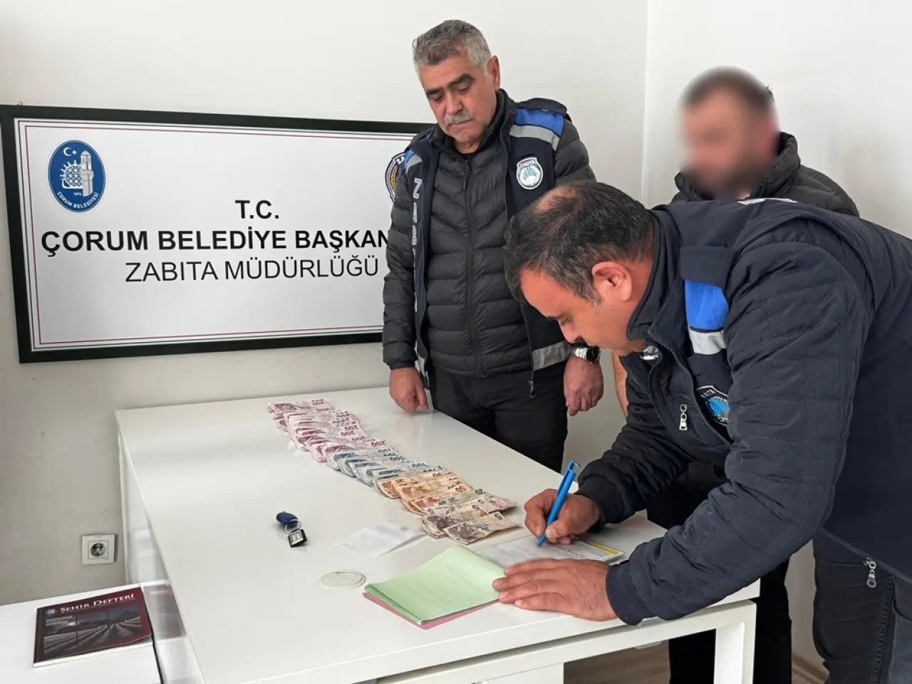 Dilencinin Üzerinden Yarım Asgari Ücret Çıktı 1
