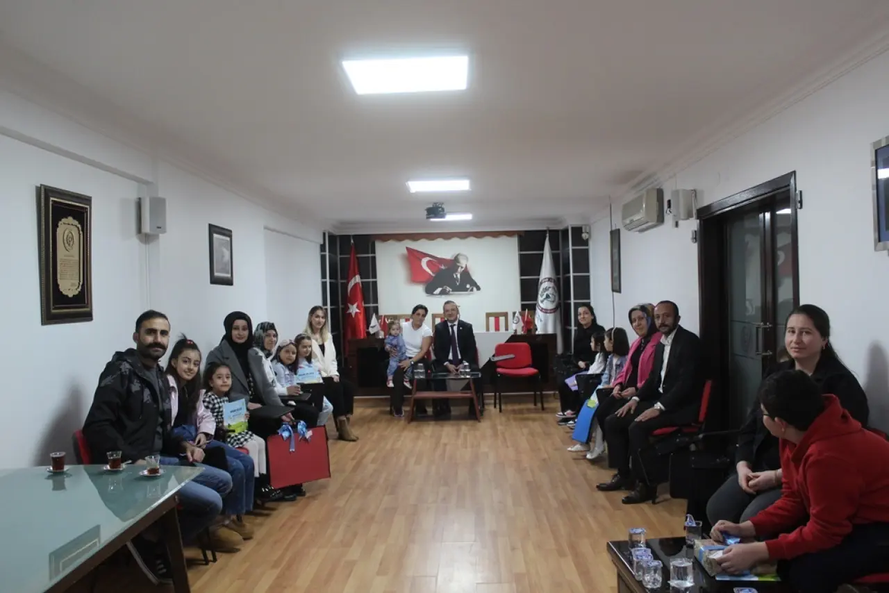 Minik Ressamlar Cumhuriyeti Çizdi 3