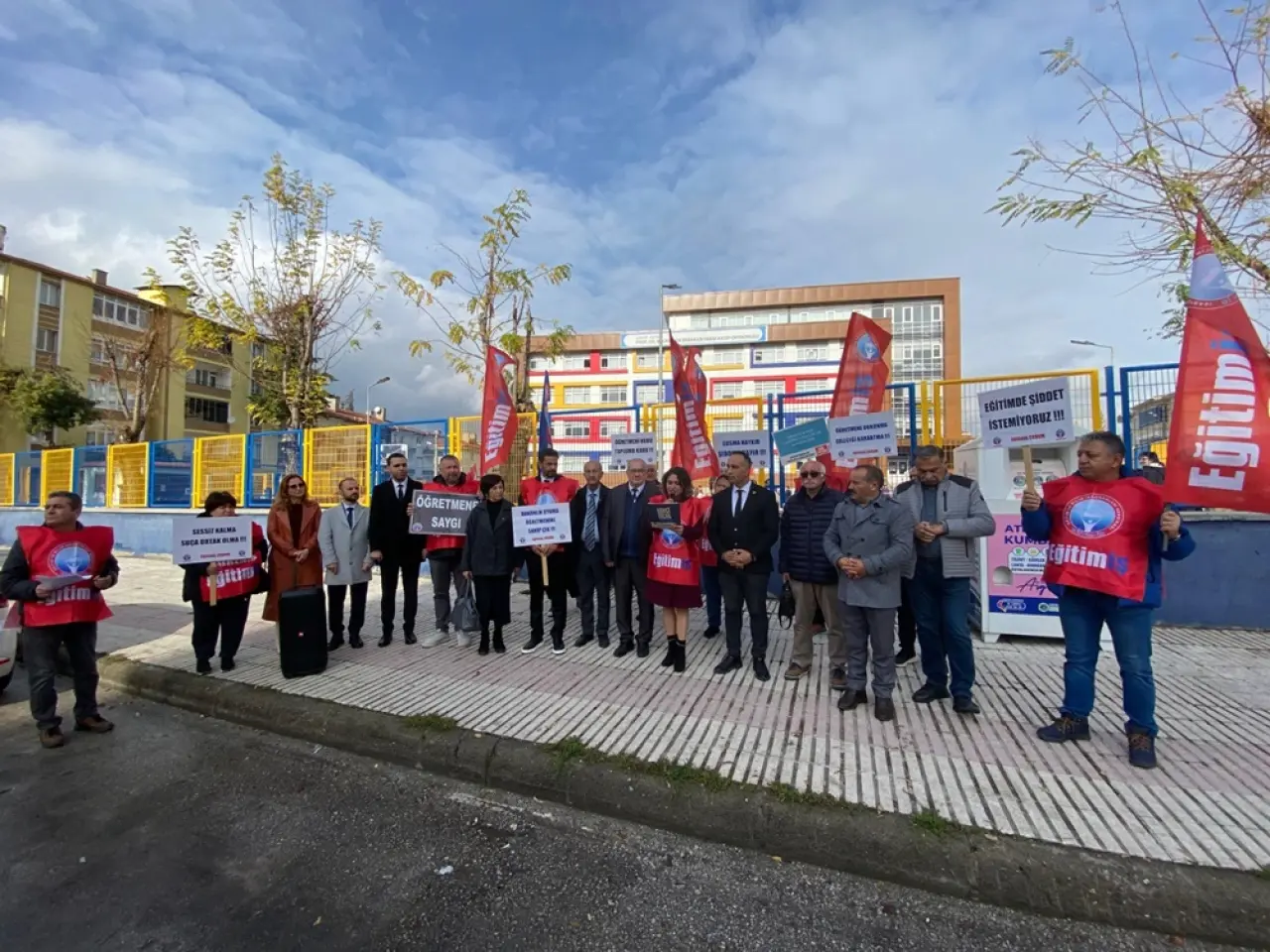 ‘Susmayacağız, Sinmeyeceğiz, İtibarımızı Çiğnetmeyeceğiz’ 3