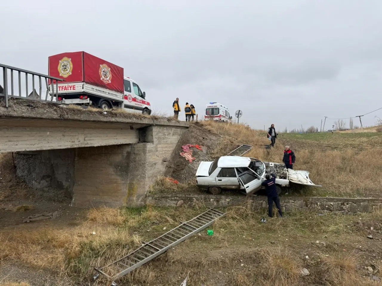 Otomobil Köprüden Düştü, Sürücü Yaralandı 1