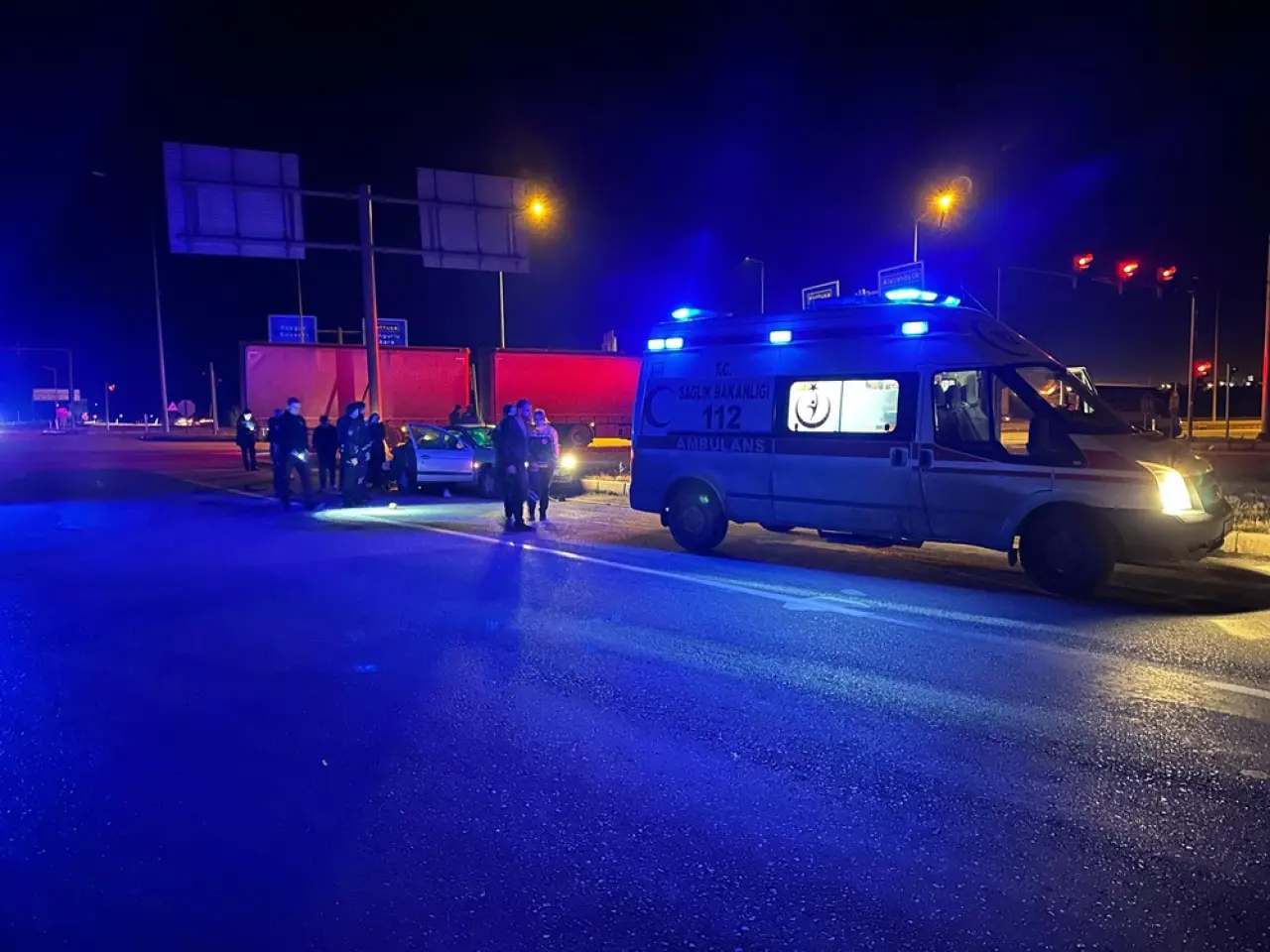 Kırmızı Işıkta Geçip Kaza Yaptı, O Anlar Kamerada 5