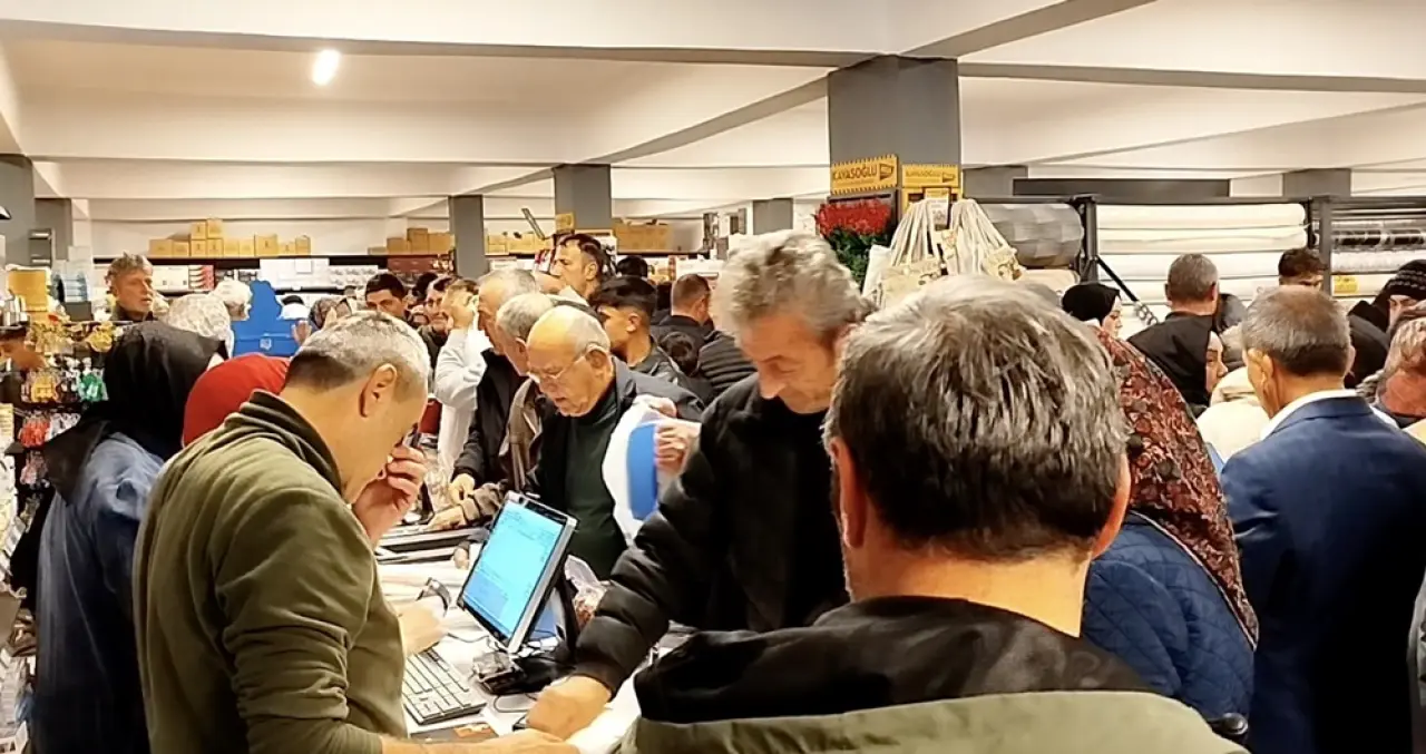 Görüntüler Çorum’dan, İndirimi Duyan Koştu 2