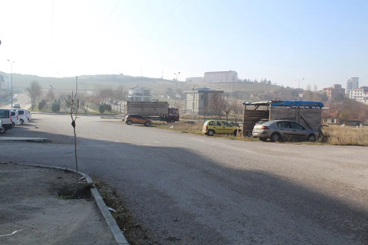 Kaldırımlar Yarım, Yayalar Mağdur 6