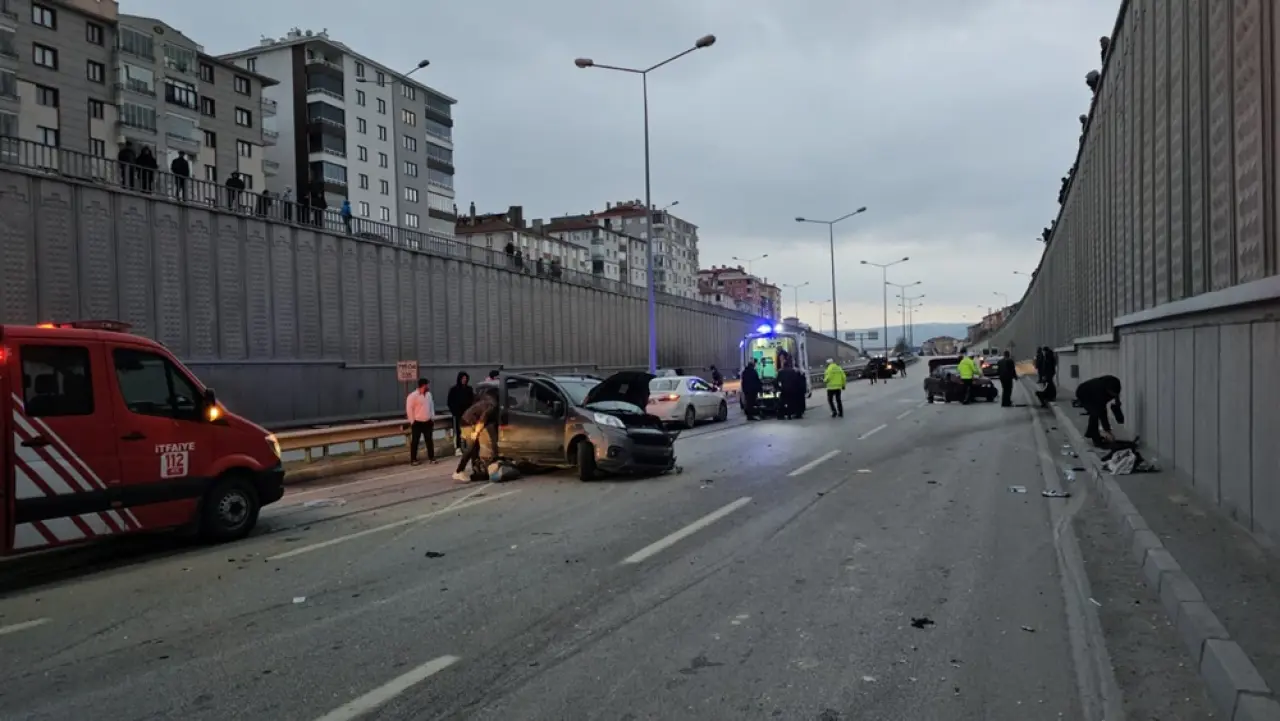 Zincirleme Trafik Kazası: 7 Yaralı 9