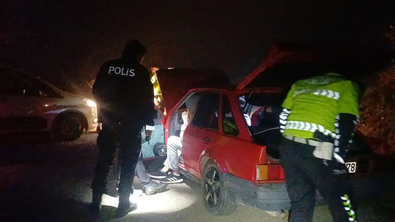 Sahte Plaka ve Uyuşturucuyla Yakalandı 3