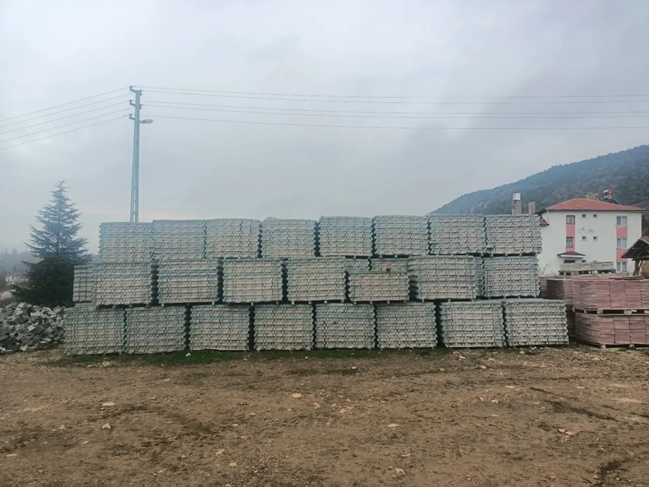 Laçin’e 2,5 Milyonluk Kilit Taşı Desteği 3