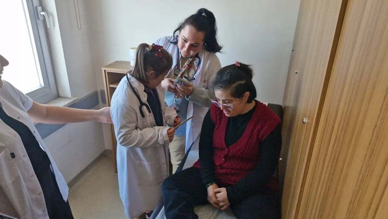 Hastane Korkularını Beyaz Önlükle Yendiler 3