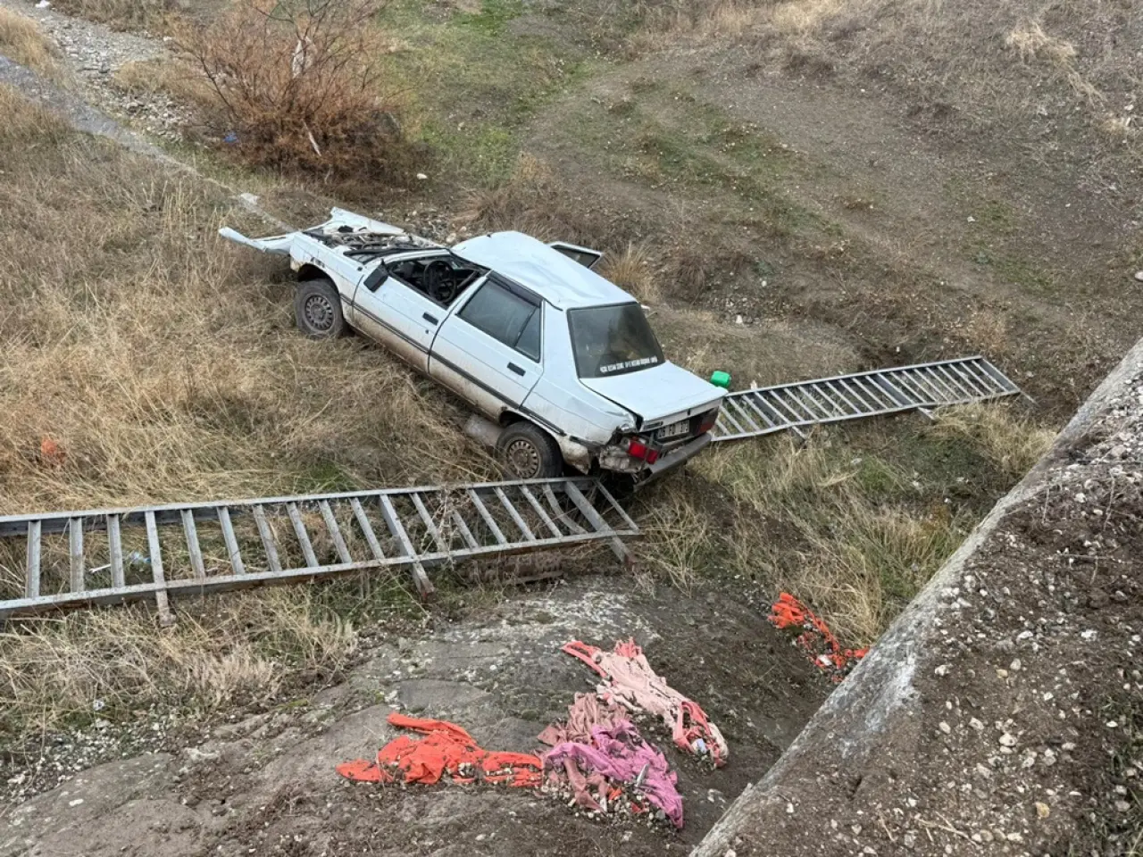 Otomobil Köprüden Düştü, Sürücü Yaralandı 4