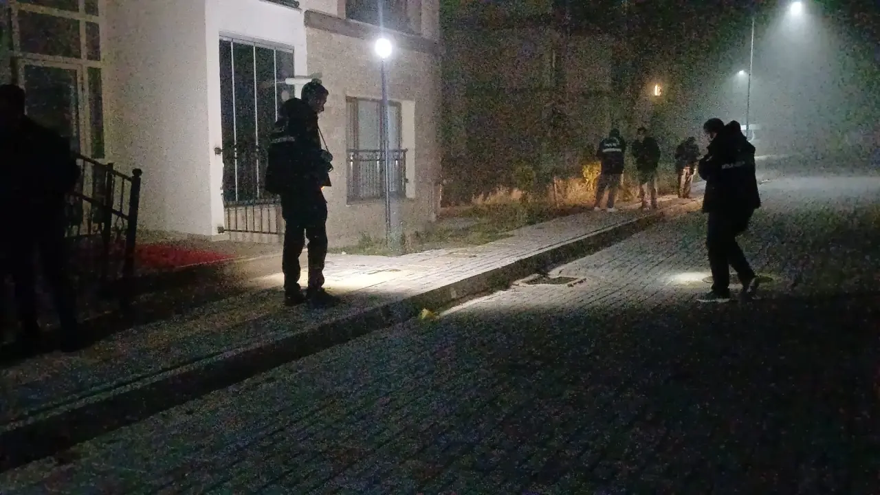 Boş Otomobile Kurşun Yağdırdılar 6