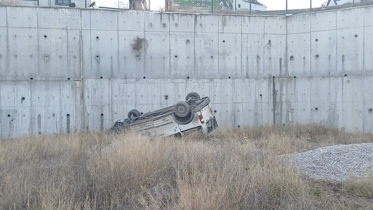 Otomobil Duvardan Uçtu: 1 Ağır Yaralı 5