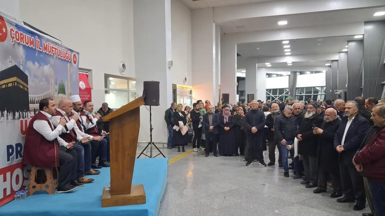 337 Umre Yolcusu Duayla Uğurlandı 4