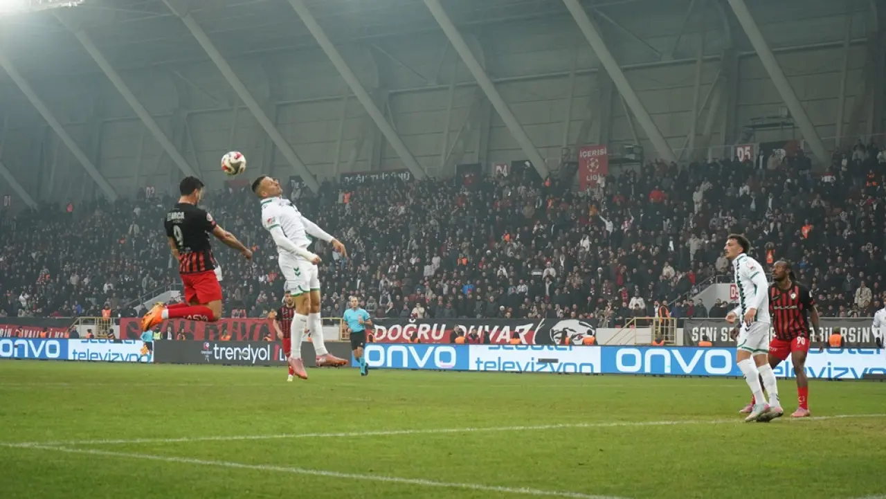 Çorum FK Evinde Hata Yapmadı 11