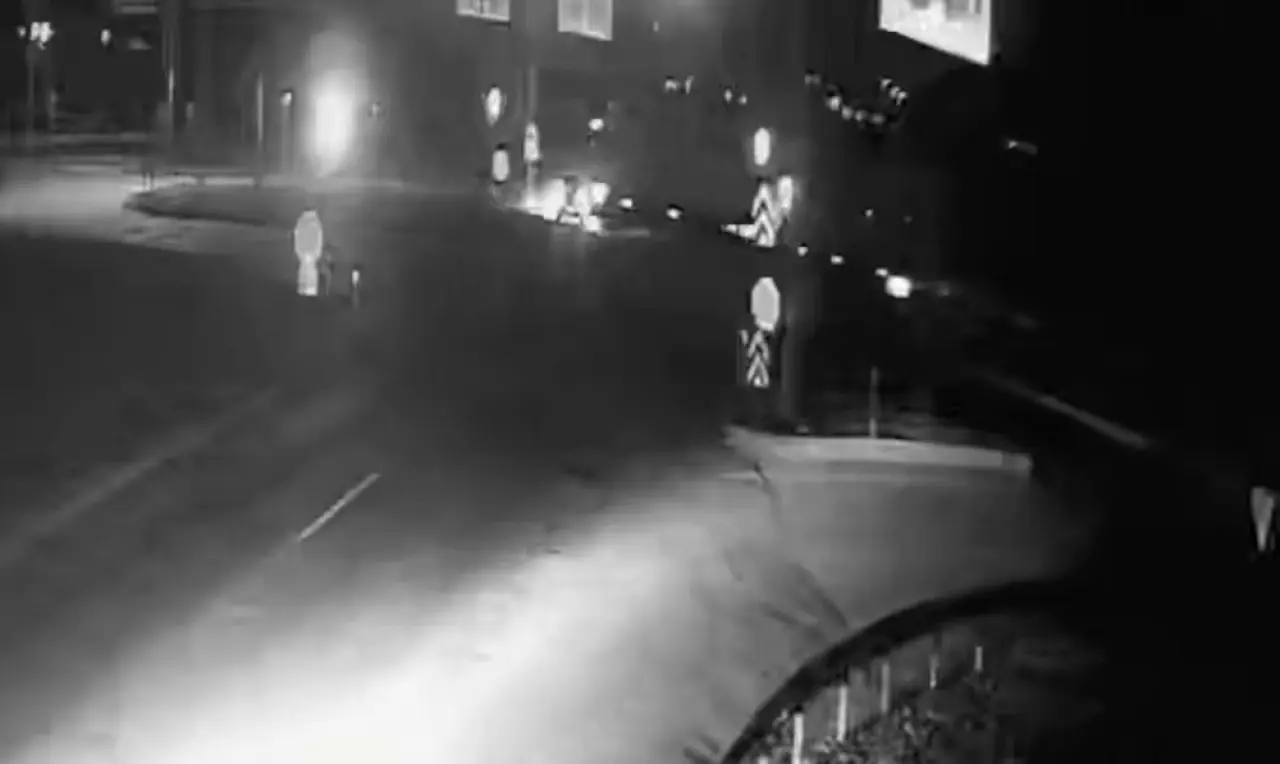 Kırmızı Işıkta Geçip Kaza Yaptı, O Anlar Kamerada 2