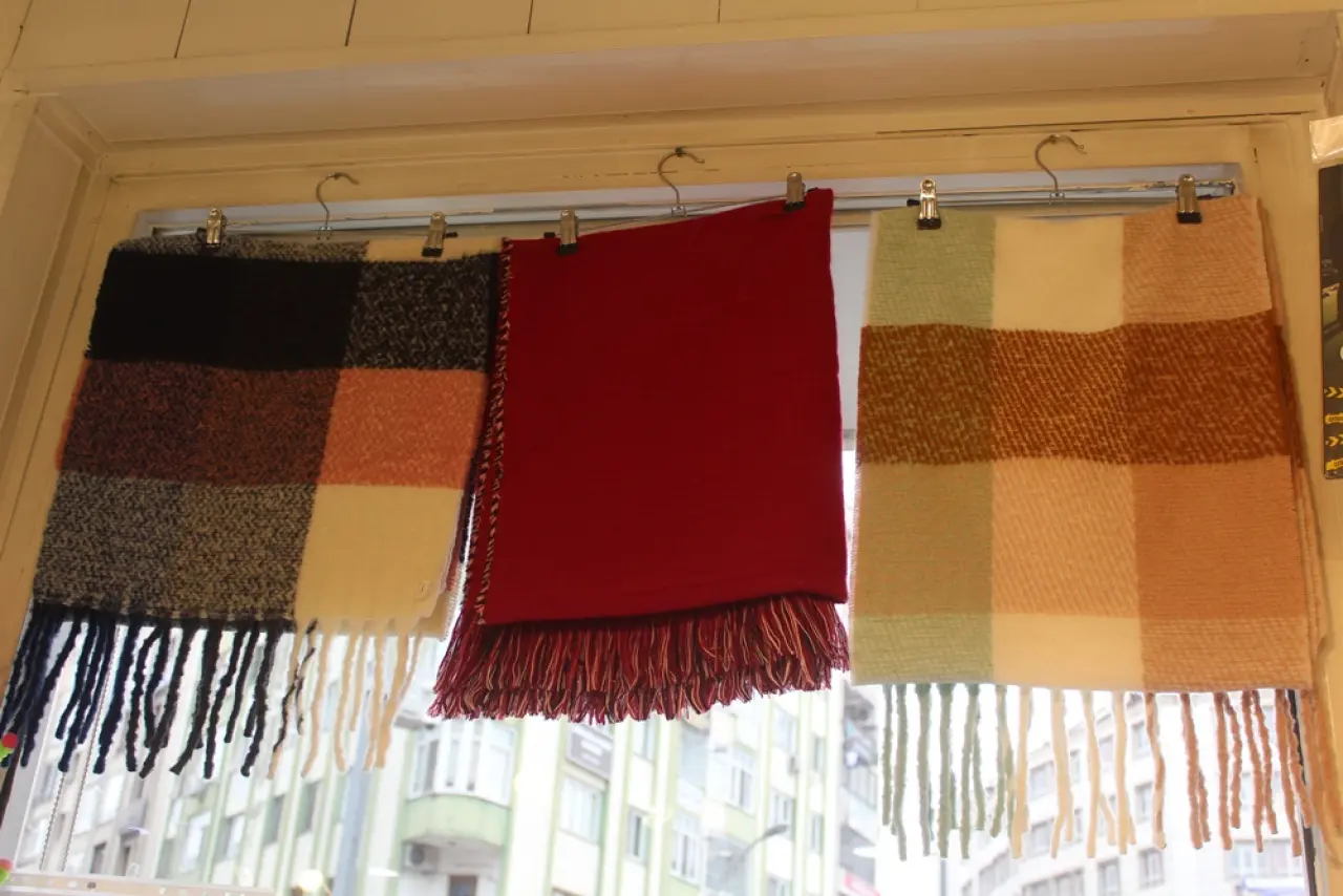 Kış Geldi, Bere ve Eldivenler Tezgahlardaki Yerini Aldı 3