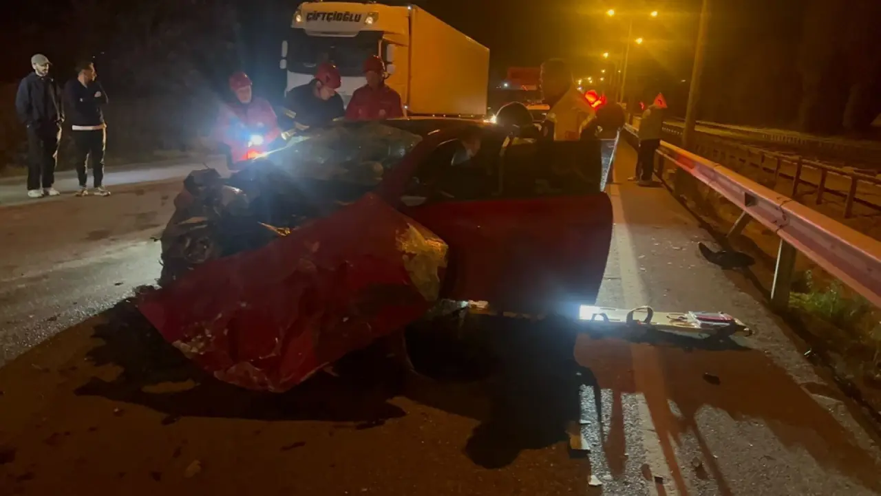 Otomobil TIR’a Çarptı: 1 Ölü 6