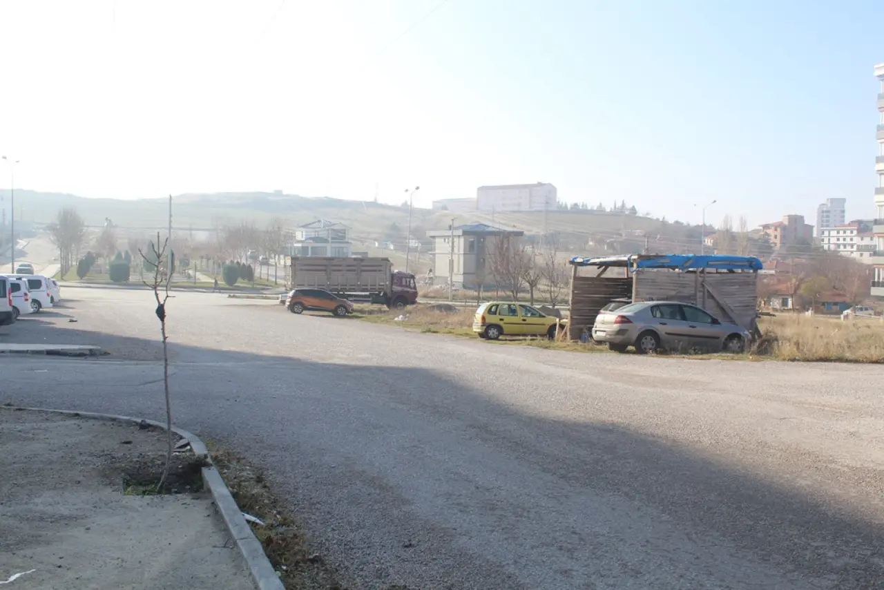 Kaldırımlar Yarım, Yayalar Mağdur 5