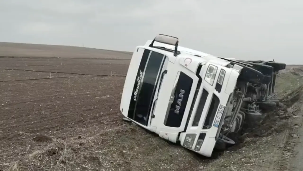 Yoldan Çıkan Tanker Yan Yattı 1
