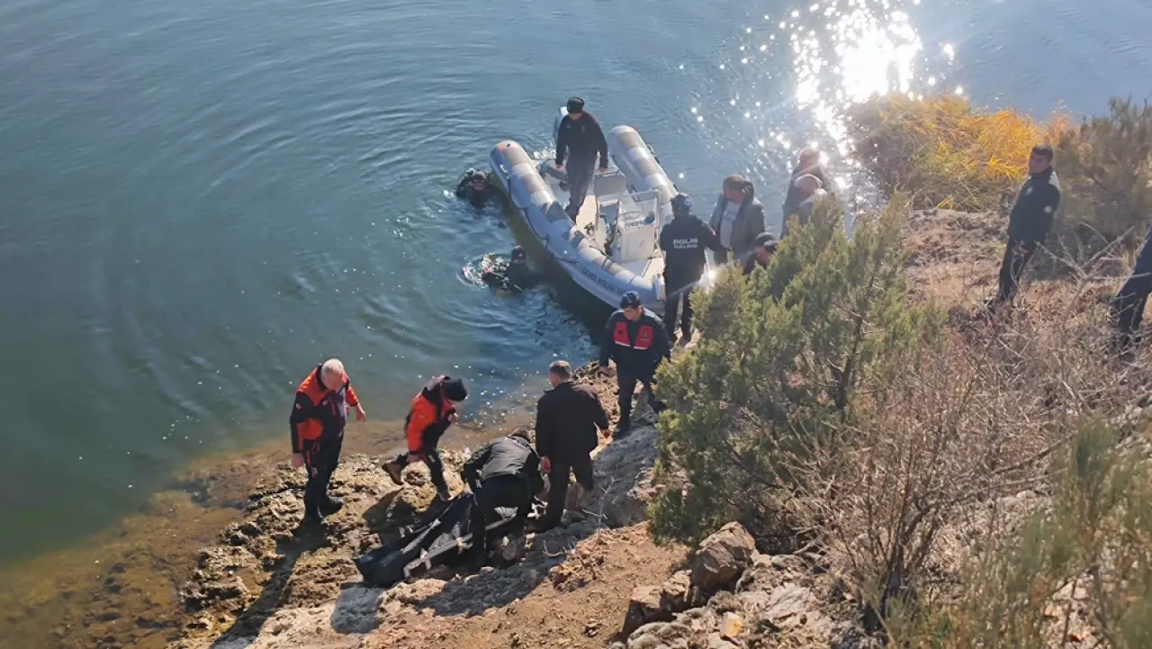 Barajda Ölü Bulunan Yaşlı Adam Defnedildi 6