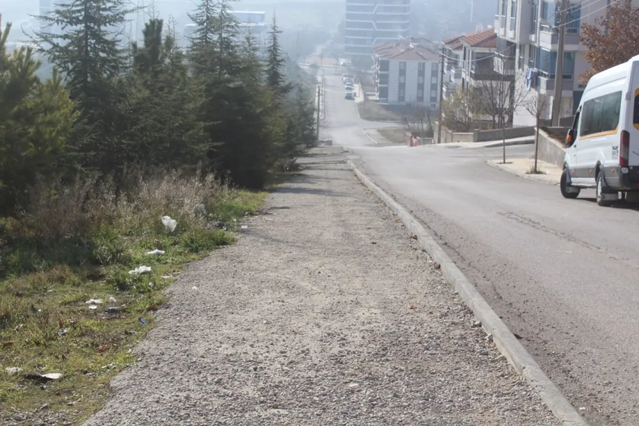 Kaldırımlar Yarım, Yayalar Mağdur 2