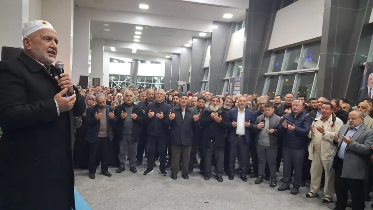337 Umre Yolcusu Duayla Uğurlandı 6