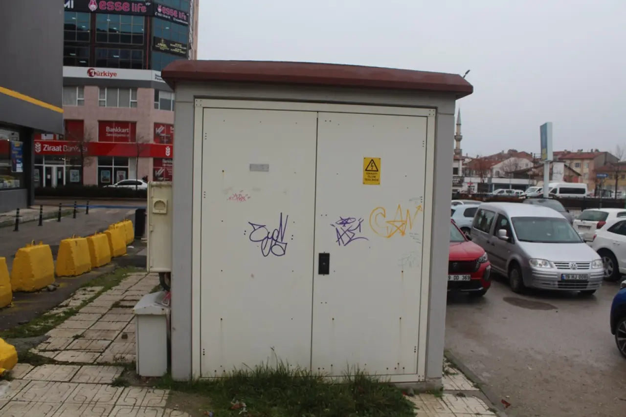 Çevreye Yapılan Grafitiler Kamu Malına Zarar Veriyor 5