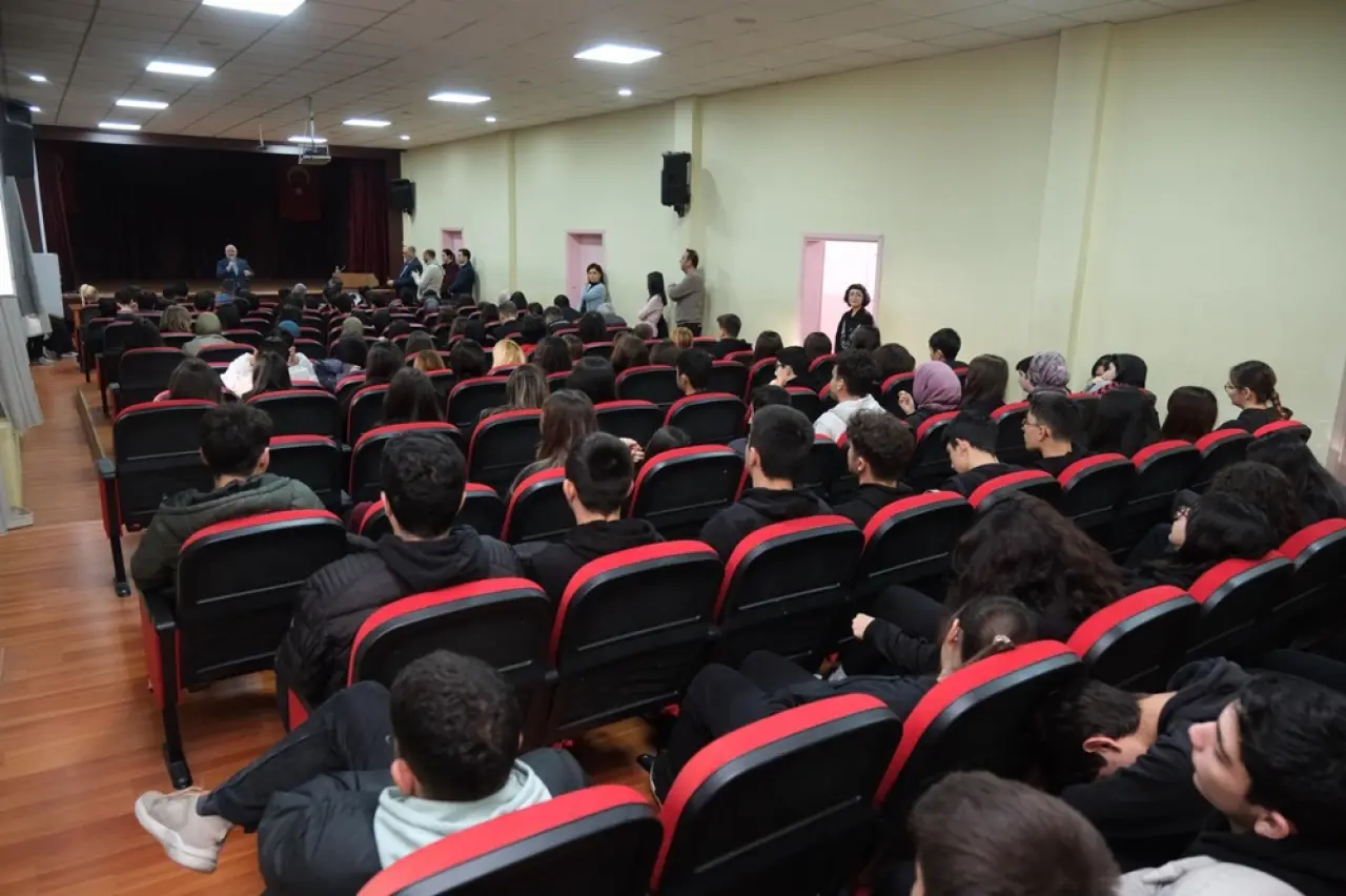 Başkan Aşgın Gençlerin Konuğu 4