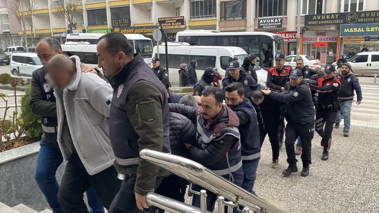 Milyonlarca Lira Dolandıran Şebekeye Operasyon 3