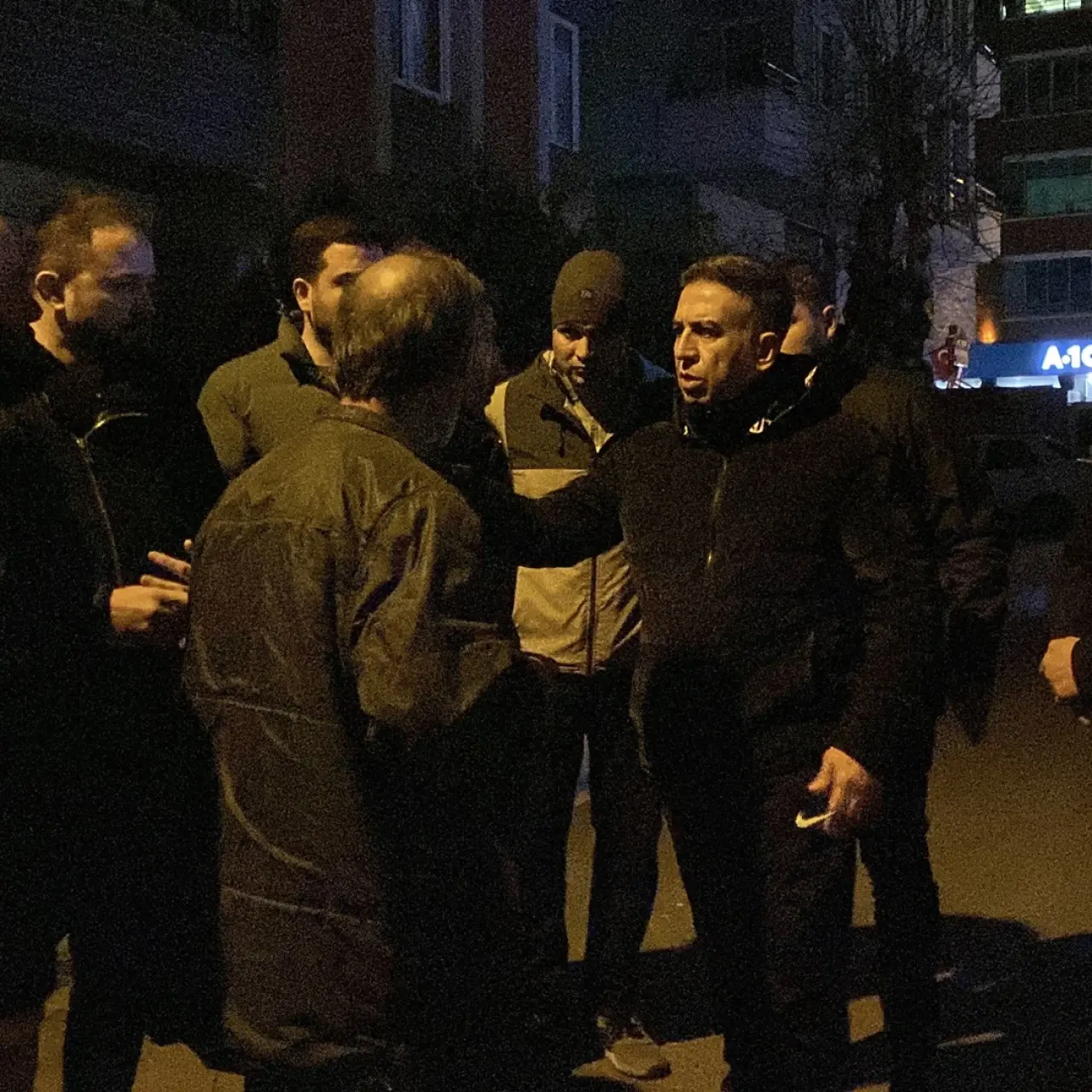 Çatıda İntihara Kalkıştı, Müdür Devreye Girdi 2