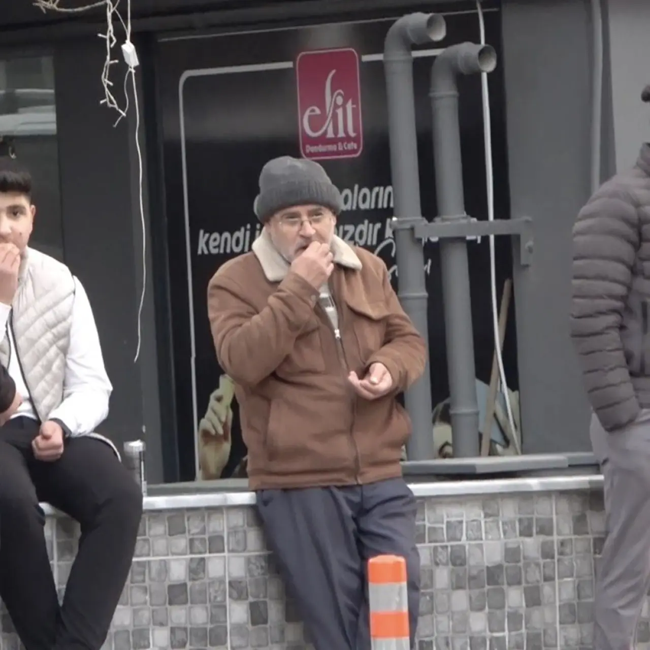 Çatıda İntihara Kalkıştı, Müdür Devreye Girdi 3