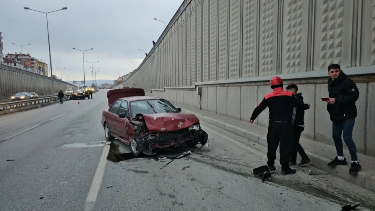 Zincirleme Trafik Kazası: 7 Yaralı 4