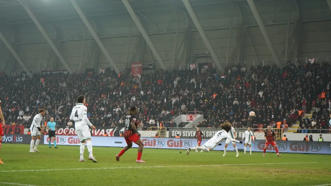 Çorum FK Evinde Hata Yapmadı 12