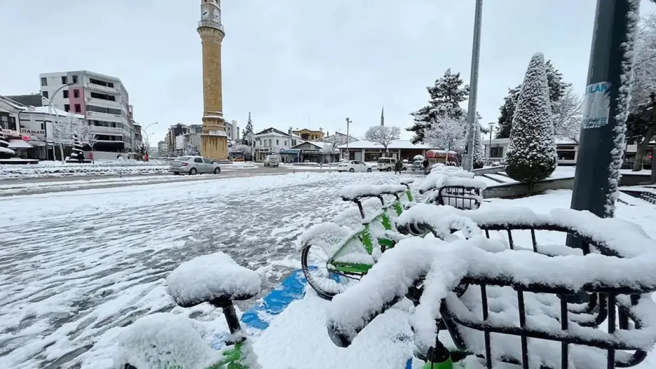 Kar ve Dondurucu Soğuk Kapıda 5