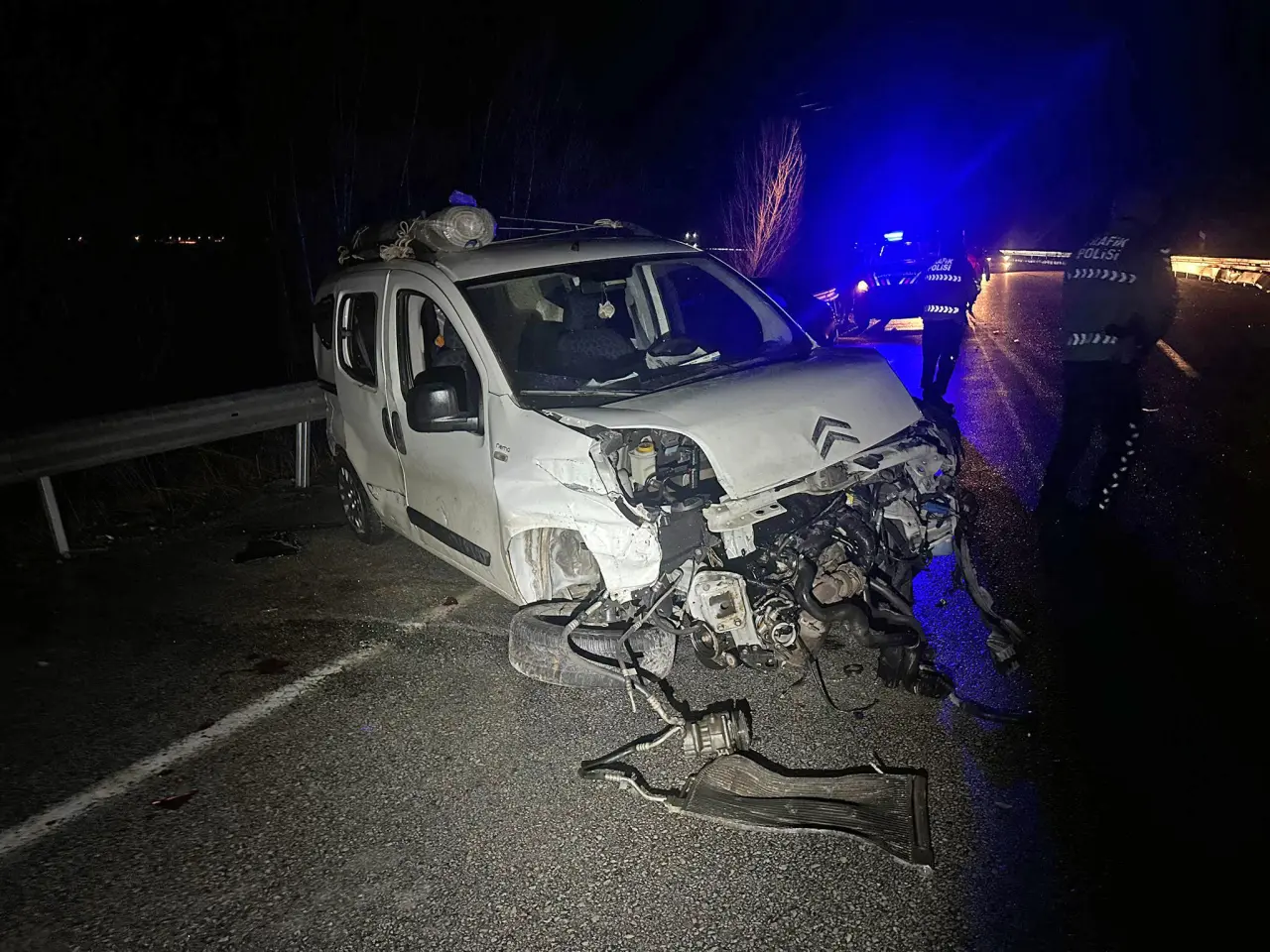 Zincirleme Trafik Kazasında 4 Kişi Yaralandı 2