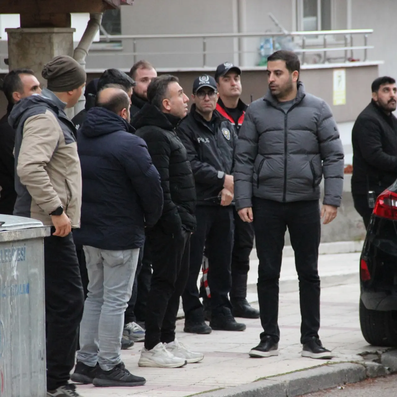 Çatıda İntihara Kalkıştı, Müdür Devreye Girdi 6