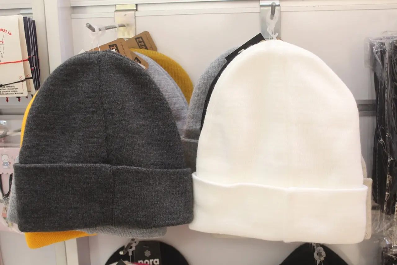 Kış Geldi, Bere ve Eldivenler Tezgahlardaki Yerini Aldı 2